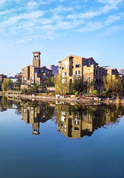 绿地与湖